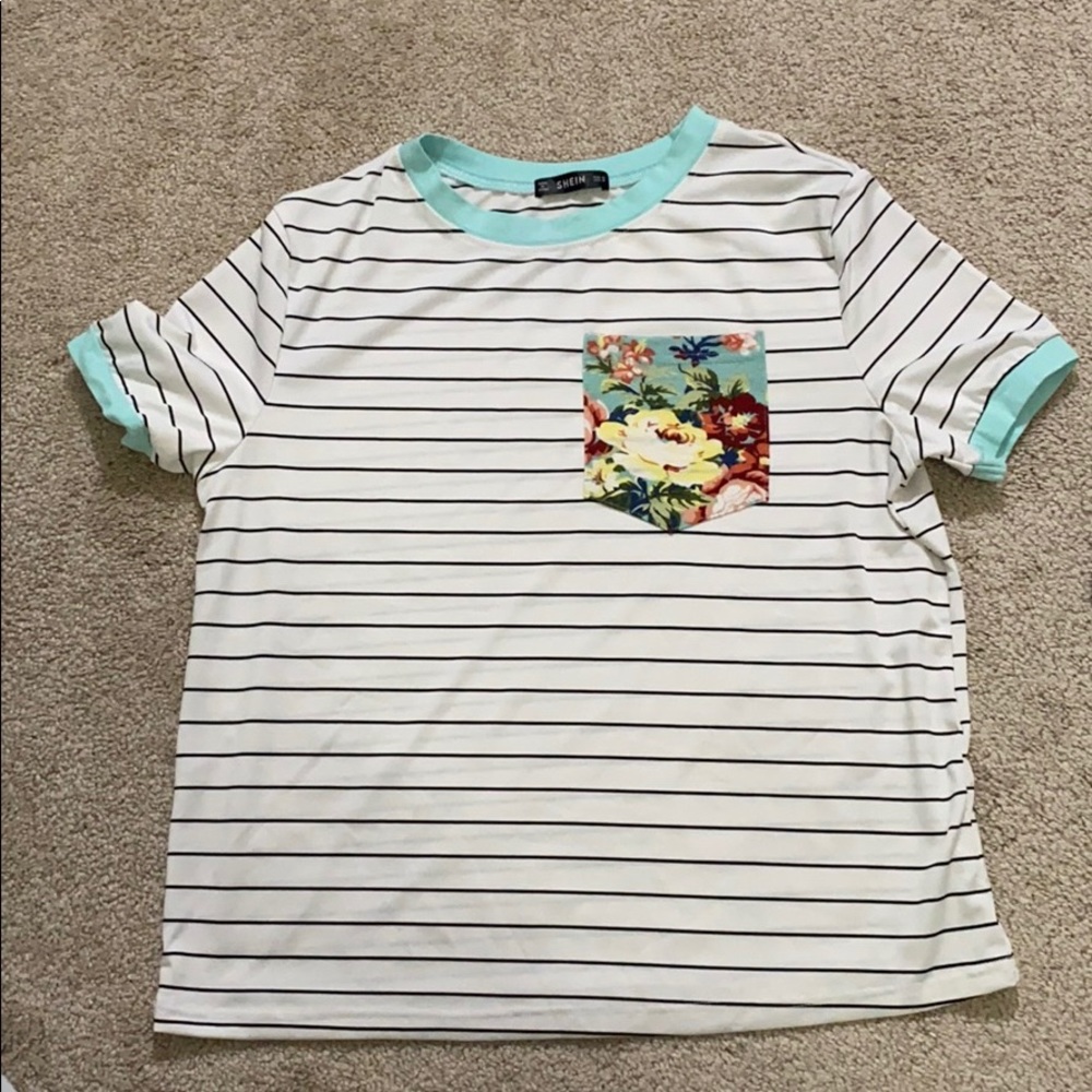 dry-fit t-shirt with floral pocket design